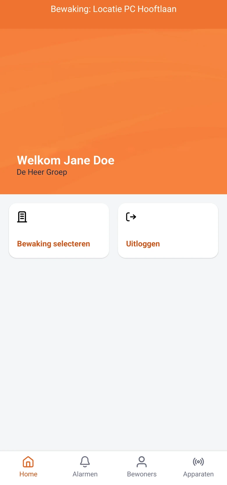Daza Connect App: Startbildschirm mit der Schaltfläche zur Auswahl der Überwachung und den Tabs Alarme, Bewohner und Geräte